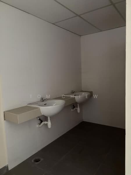 Semi-D Factory for Rent in Taman Pasir Putih (Pasir Gudang) - Tom Chiew - Bathroom - PropertyGuru.com.my