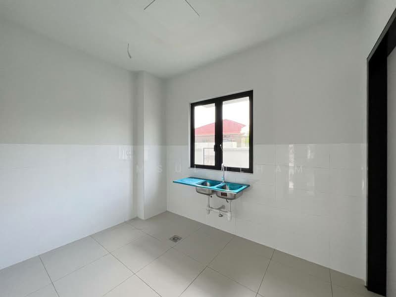 Semi-Detached House for Sale in Shah Alam (Selangor) - Syamsul Ilham - Kitchen - PropertyGuru.com.my