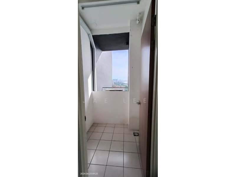 Kondominium untuk Disewa di QuayWest Residence - Jae Lee - Balcony - PropertyGuru.com.my