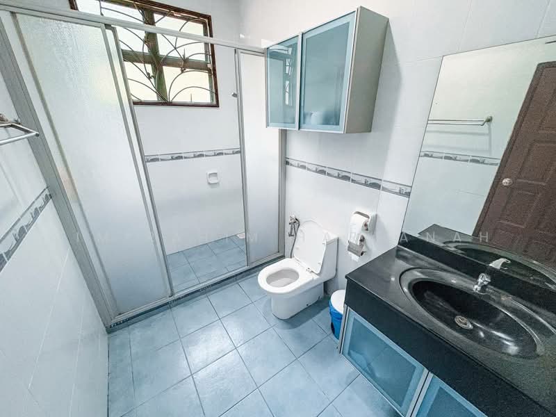 Semi-Detached House for Sale in Ampang Jaya (Ampang) - AimiRahim Hartanah - Bathroom - PropertyGuru.com.my