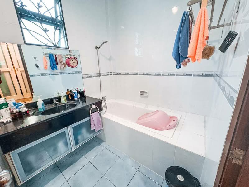 Semi-Detached House for Sale in Ampang Jaya (Ampang) - AimiRahim Hartanah - Bathroom - PropertyGuru.com.my