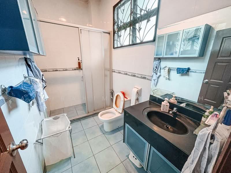 Semi-Detached House for Sale in Ampang Jaya (Ampang) - AimiRahim Hartanah - Bathroom - PropertyGuru.com.my
