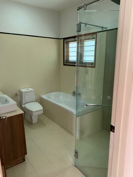 Rumah Banglo untuk Dijual di Ukay Heights (Ampang) - Leonard Chin - Bathroom - PropertyGuru.com.my