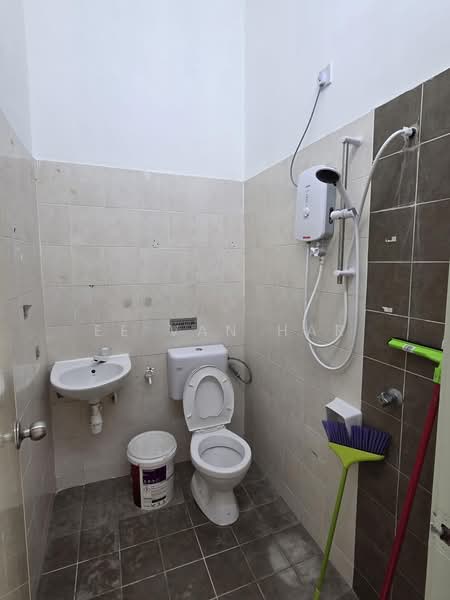 Rumah Teres 1 Tingkat untuk Disewa di Bandar Indahpura (Kulai) - Ee Van Har - Bathroom - PropertyGuru.com.my