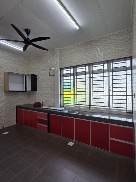 Rumah Teres 1 Tingkat untuk Disewa di Bandar Indahpura (Kulai) - Ee Van Har - Kitchen - PropertyGuru.com.my