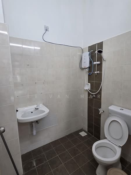 Rumah Teres 1 Tingkat untuk Disewa di Bandar Indahpura (Kulai) - Ee Van Har - Bathroom - PropertyGuru.com.my