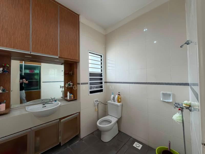 Bungalow for Sale in Saujana Villa (Kajang) - Igen Mak - Bathroom - PropertyGuru.com.my