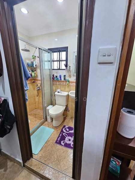 Terraced House for Sale in Bandar Kinrara Seksyen 5 (Bandar Kinrara) - Elyn Soo - Bathroom - PropertyGuru.com.my