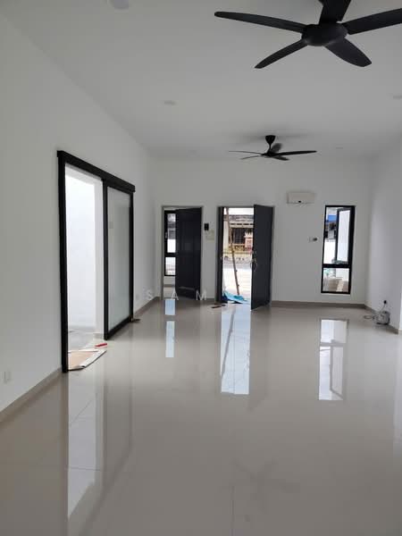 Rumah Banglo untuk Dijual di Kampung Menglembu Timur (Menglembu) - Sam . - Living Room - PropertyGuru.com.my