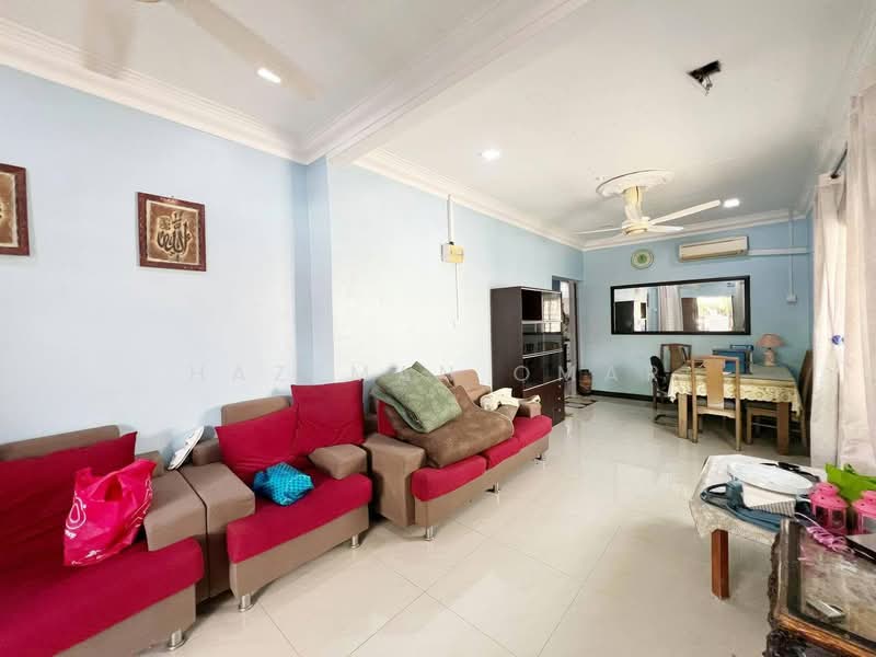 1-storey Terraced House for Sale in Taman Desa Kundang (Rawang) - Hazeman Omar - Living Room - PropertyGuru.com.my