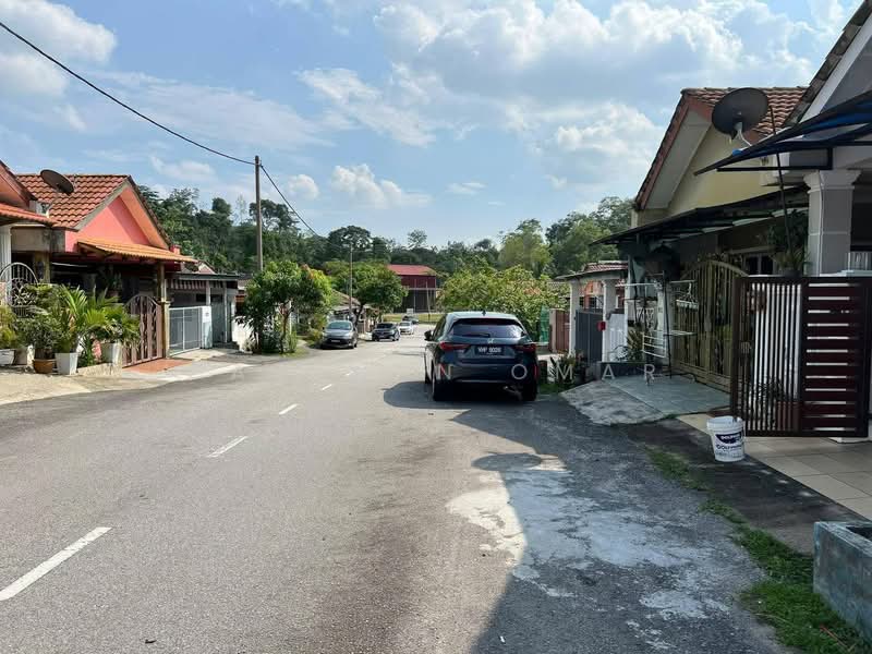 1-storey Terraced House for Sale in Taman Desa Kundang (Rawang) - Hazeman Omar - Exterior - PropertyGuru.com.my