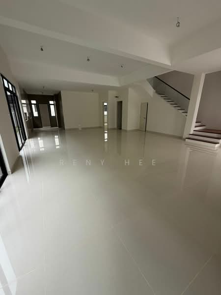 Rumah Berkembar untuk Dijual di Taman Sutera Utama (Skudai) - Reny Hee - Living Room - PropertyGuru.com.my