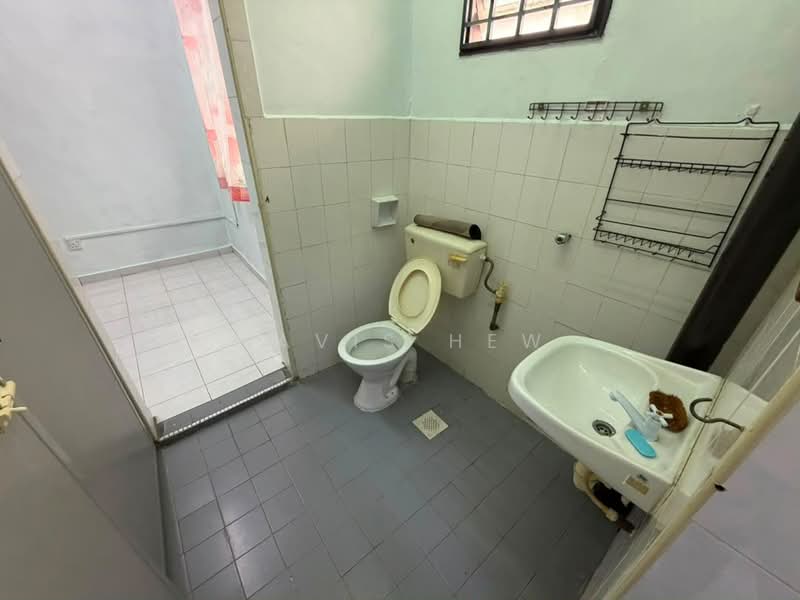 2-storey Terraced House for Rent in Taman Megah Ria (Masai) - Mavis Hew - Bathroom - PropertyGuru.com.my