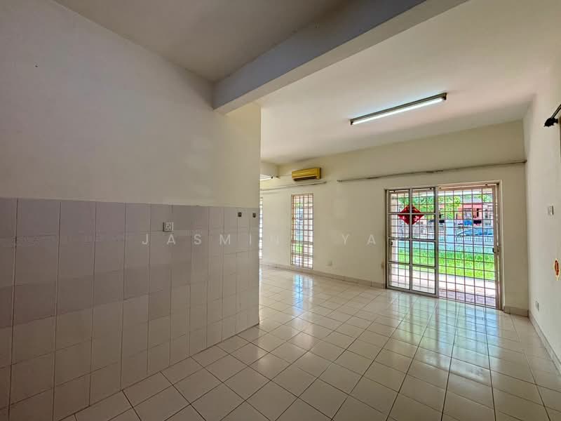 2-storey Terraced House for Sale in Seksyen 4 (Kota Damansara) - Jasmine Yap - Living Room - PropertyGuru.com.my