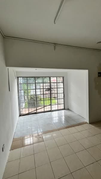 Rumah Teres 2 Tingkat untuk Dijual di Taman Lestari Putra (Seri Kembangan) - Grace Oon - Interior - PropertyGuru.com.my