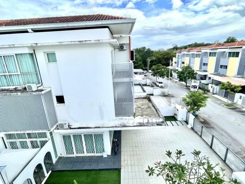 Rumah Berkembar untuk Dijual di Kajang (Selangor) - Adzura Zamedin - Exterior - PropertyGuru.com.my