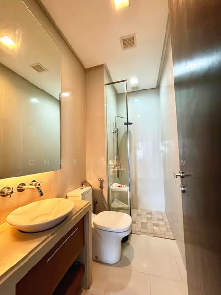 Servis Apartment untuk Disewa di Straits Quay (The Suites at Waterside) - Charles Chaw - Bathroom - PropertyGuru.com.my