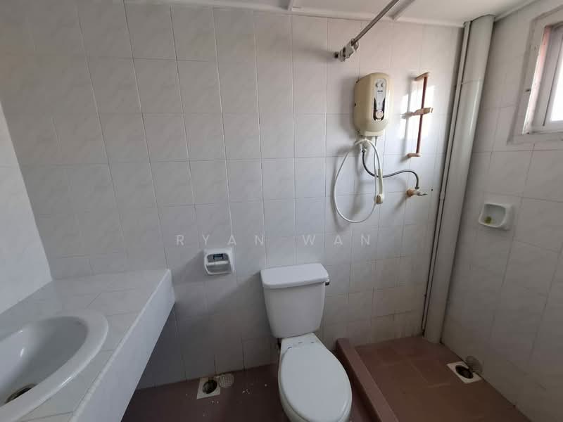 Pangsapuri untuk Disewa di Golden Showers (Kondo Ruby) - Ryan Wan - Bathroom - PropertyGuru.com.my