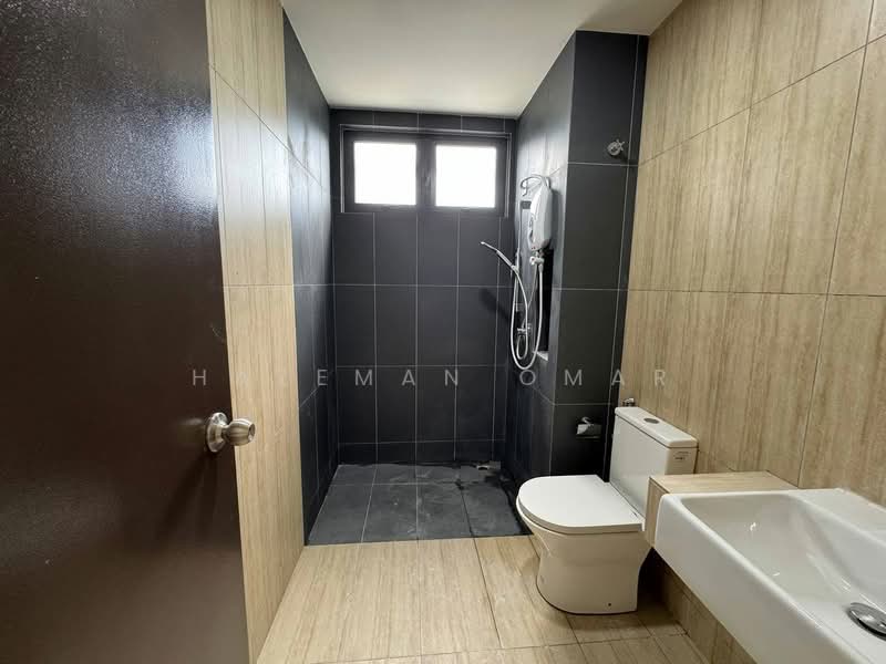 2-storey Terraced House for Rent in Alam Impian (Shah Alam) - Hazeman Omar - Bathroom - PropertyGuru.com.my
