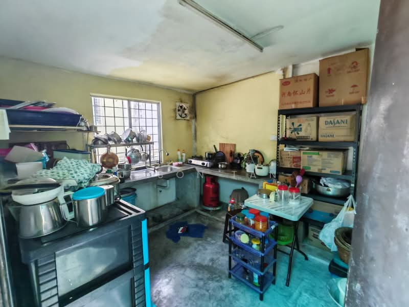 Rumah Teres 2 Tingkat untuk Dijual di Taman Puncak Jalil (Seri Kembangan) - Jason Tan - Kitchen - PropertyGuru.com.my
