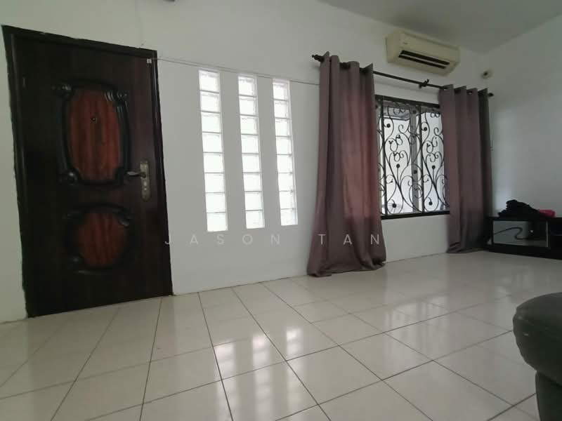 Rumah Teres 2 Tingkat untuk Dijual di Taman Puncak Jalil (Seri Kembangan) - Jason Tan - Living Room - PropertyGuru.com.my