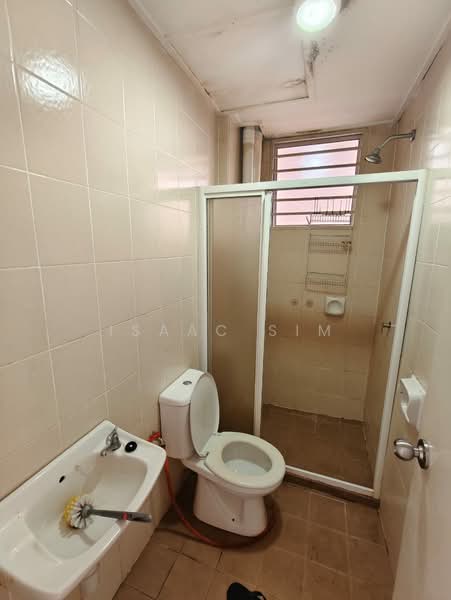 Apartment for Rent at Villa Residence - Isaac Sim - Bathroom - PropertyGuru.com.my