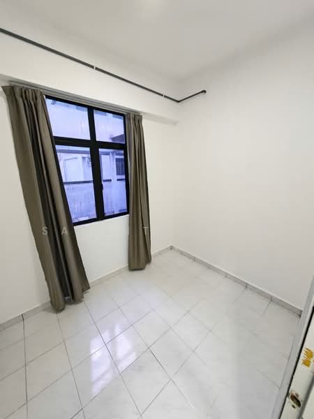 Apartment for Sale at Tasik Heights Apartment - Samantha Sun - Small Room - PropertyGuru.com.my