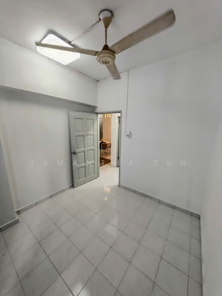 Apartment for Sale at Tasik Heights Apartment - Samantha Sun - Middle Room - PropertyGuru.com.my