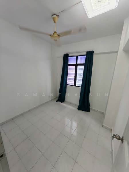Apartment for Sale at Tasik Heights Apartment - Samantha Sun - Middle Room - PropertyGuru.com.my