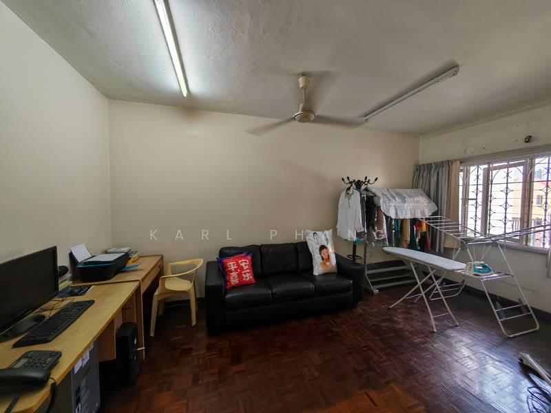 Rumah Teres 2 Tingkat untuk Dijual di SS25 (Petaling Jaya) - Karl Phang - Living Room - PropertyGuru.com.my