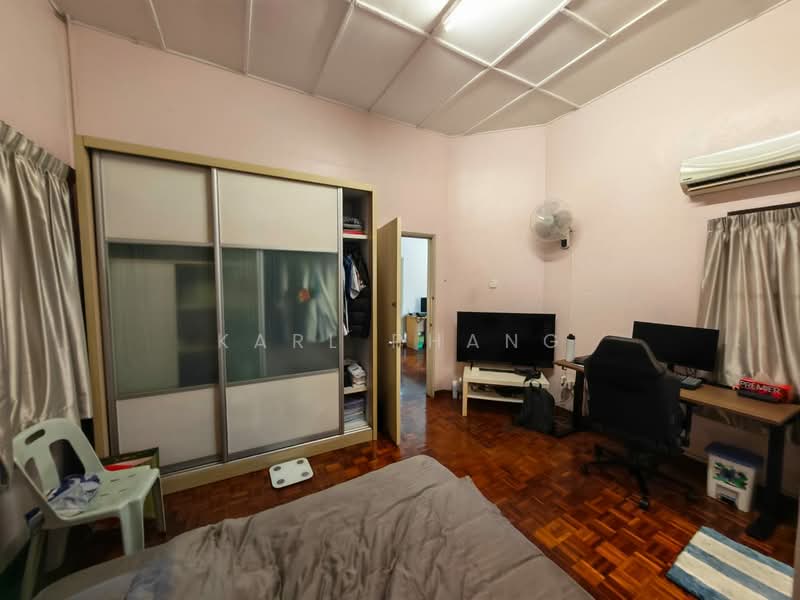 Rumah Teres 2 Tingkat untuk Dijual di SS25 (Petaling Jaya) - Karl Phang - Bedroom - PropertyGuru.com.my