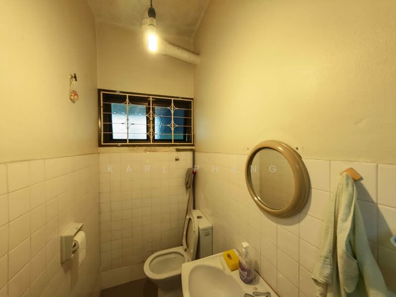 Rumah Teres 2 Tingkat untuk Dijual di SS25 (Petaling Jaya) - Karl Phang - Bathroom - PropertyGuru.com.my