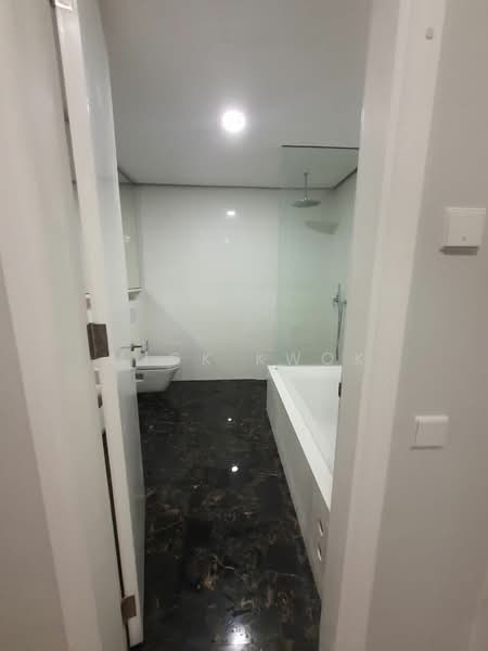 Servis Apartment untuk Dijual di Arcoris Residences - Mick Kwok - Bathroom - PropertyGuru.com.my