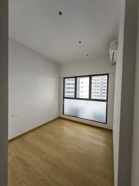 Kondominium untuk Dijual di Bay Laurel @ Country Garden Danga Bay - Mindy Heng - Bedroom - PropertyGuru.com.my