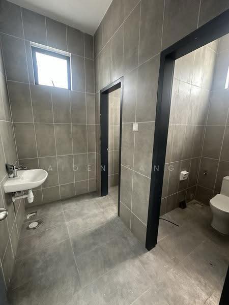 Factory for Sale in Eco Business Park 1 (Johor Bahru) - Aiden Tang - Bathroom - PropertyGuru.com.my