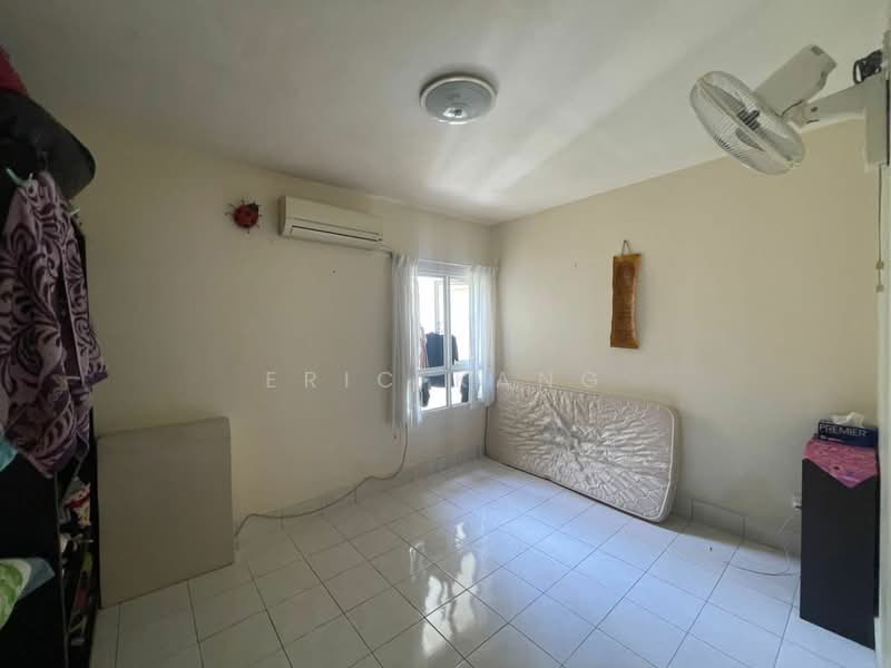 Condominium for Sale at Greenlane Park - Eric Kang - Bedroom - PropertyGuru.com.my