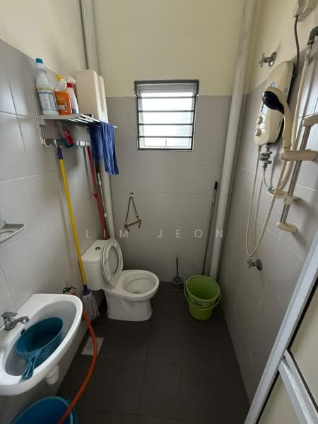 1-storey Terraced House for Sale in Taman Sentosa (Klang) - Lim Jeon - Bathroom - PropertyGuru.com.my
