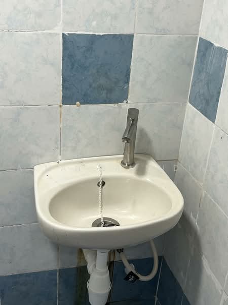 Pangsapuri untuk Disewa di Pangsapuri Mutiara Subang - Asman Samsudin - Bathroom - PropertyGuru.com.my