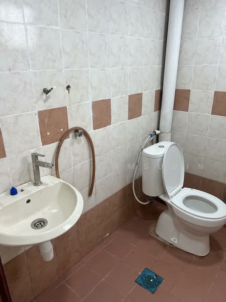 Pangsapuri untuk Disewa di Pangsapuri Mutiara Subang - Asman Samsudin - Bathroom - PropertyGuru.com.my