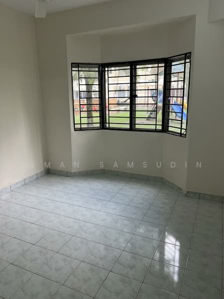 Pangsapuri untuk Disewa di Pangsapuri Mutiara Subang - Asman Samsudin - Living Room - PropertyGuru.com.my