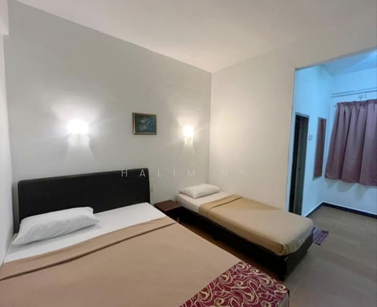 Hotel / Resort for Sale in Manjung (Perak) - Halim HP - Bedroom - PropertyGuru.com.my
