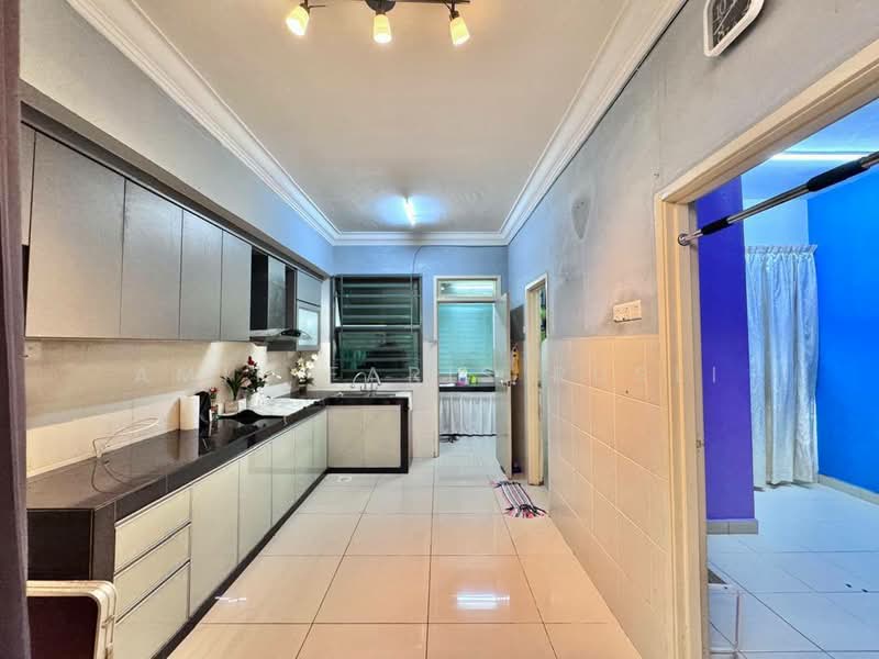 2-storey Terraced House for Sale in Bandar Tiram (Ulu Tiram) - Amir Faris Rusli - Kitchen - PropertyGuru.com.my
