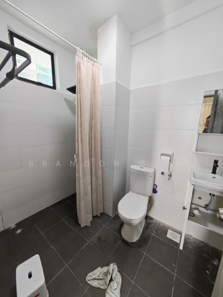 Pangsapuri untuk Disewa di Residensi Larkin Indah - Brandon Chua - Bathroom - PropertyGuru.com.my