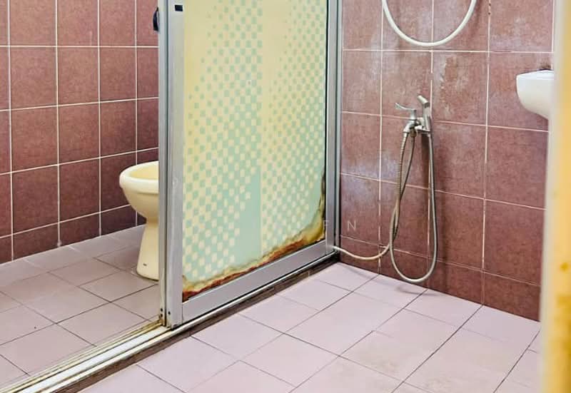 1-storey Terraced House for Sale in Taman Saujana Indah (Bukit Katil) - CHIN FN - Bathroom - PropertyGuru.com.my