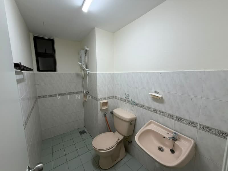 Kondominium untuk Dijual di Sunway Sutera Condominium - Vindy Phuah - Bathroom - PropertyGuru.com.my