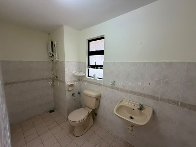 Kondominium untuk Dijual di Sunway Sutera Condominium - Vindy Phuah - Bathroom - PropertyGuru.com.my
