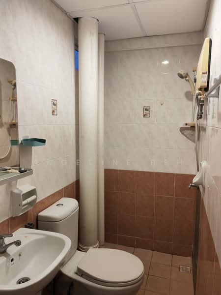 Kondominium untuk Disewa di University Place (Plaza Ivory) - Angeline Beh - Bathroom - PropertyGuru.com.my