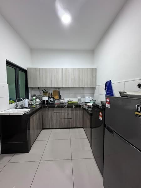 Kondominium untuk Disewa di Parkhill Residence - RentCare Management - Kitchen - PropertyGuru.com.my