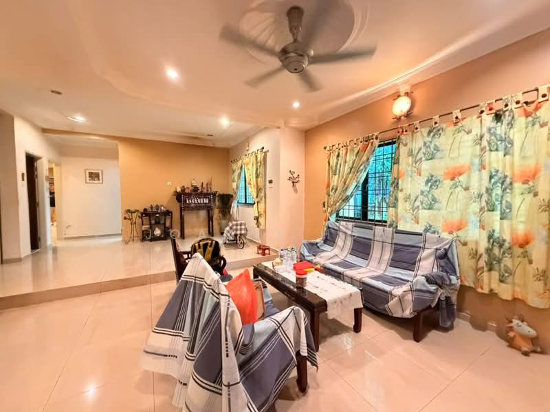 Rumah Berkembar untuk Dijual di Bukit Beruang (Bukit Baru) - Joanne How - Living Room - PropertyGuru.com.my