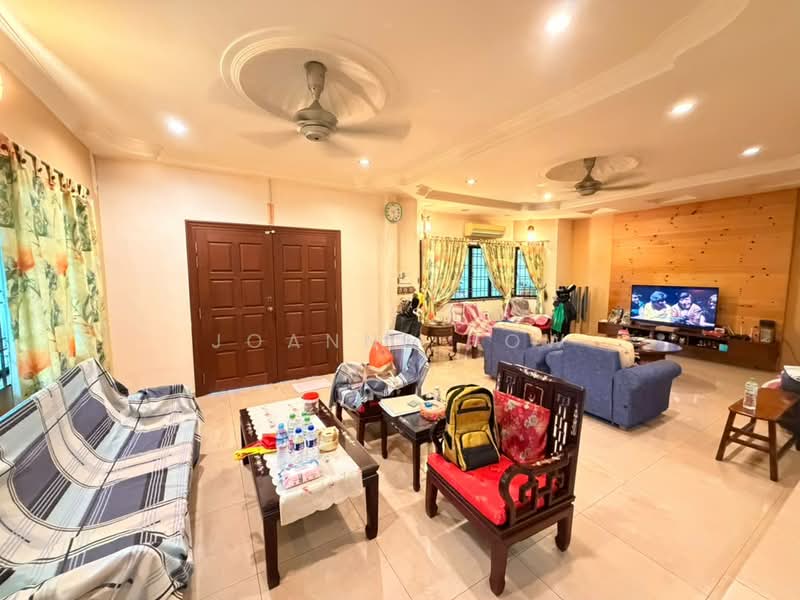 Rumah Berkembar untuk Dijual di Bukit Beruang (Bukit Baru) - Joanne How - Living Room - PropertyGuru.com.my